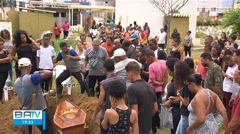 Destaques do dia Enterrada em Salvador segunda jovem que morreu após