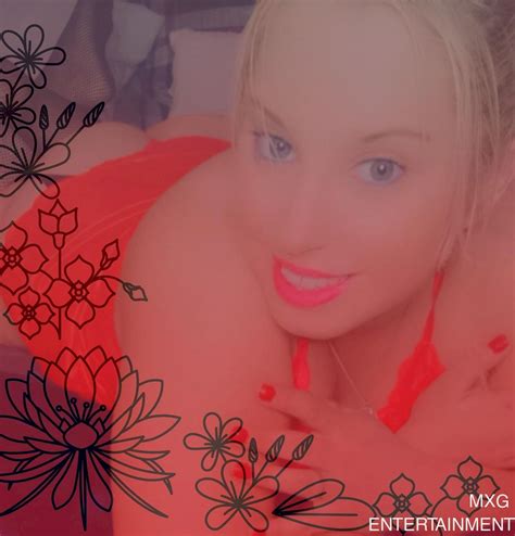 Blonde Slut Maliah Stuffing Her Pussy With Her Favorite Dildo 16 Photos