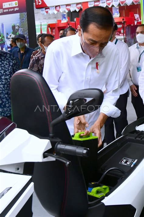 Presiden Luncurkan Kolaborasi Pengembangan Kendaraan Listrik Antara Foto