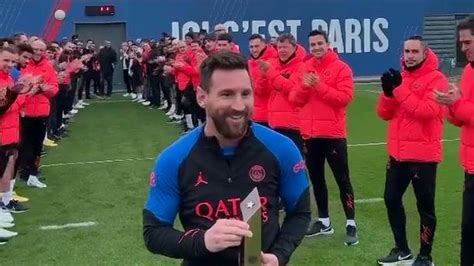 Nach WM Titel So Wird Leo Messi Von Seinem Verein Empfangen