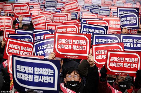 South Korea Threatens To Suspend And Strike Off Thousands Of Doctors