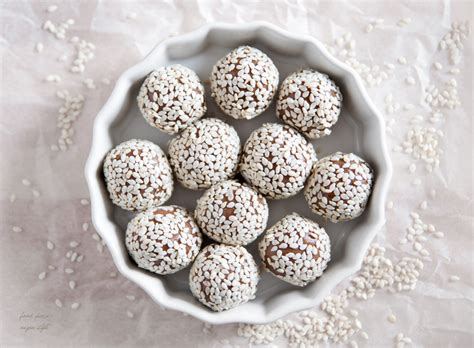 Food Porn Vegan Style PROSTE TRUFLE SEZAMOWE Z KAROBEM