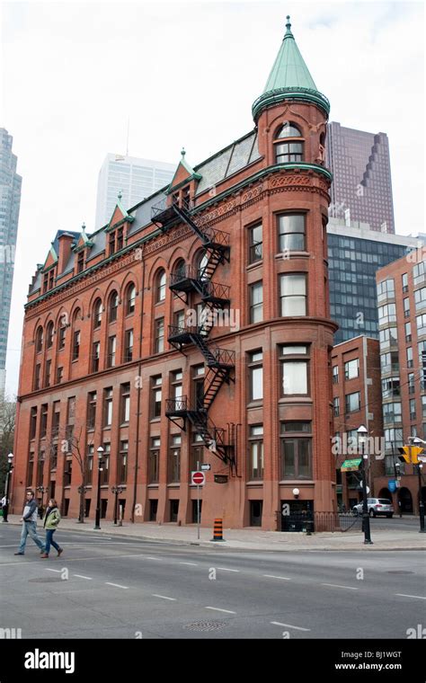 Flatiron building toronto mural hi-res stock photography and images - Alamy