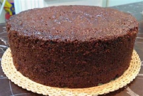 آموزش نکات پخت و طرز تهیه کیک اسفنجی شکلاتی ساده با پف زیاد