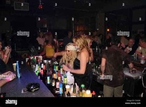 Daisy De La Hoya Daisy De La Hoya Meets Fans Hosts A Hot Body Dance Off Contest And Tries Her