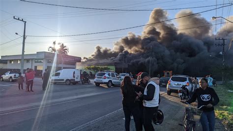 Forquilhinha Quatro Carros E Um Trator Ficam Destru Dos Em Inc Ndio Na