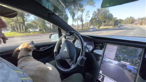 Watch Tesla Autopilot Full Self Driving Beta Turn Right On Red Youtube