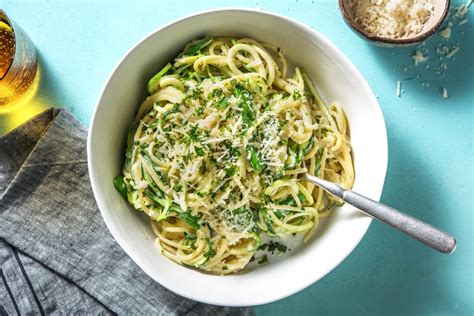 Courgette Spaghetti In Zureroomsaus Recept Hellofresh