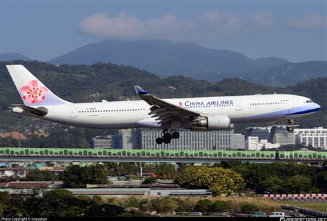 B China Airlines Airbus A Photo By Linyushun Id