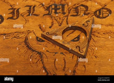 Ouija Board Hi Res Stock Photography And Images Alamy