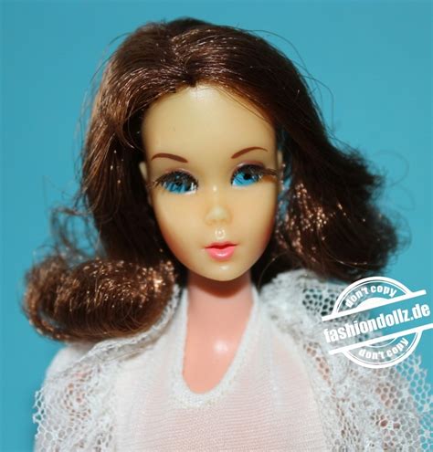 1971 Twist N Turn Barbie Brunette 1160 Centered Eyes Fashiondollz Info