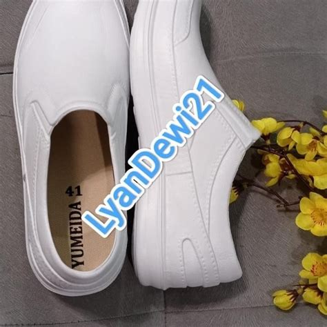 Jual Desain Yang Memikat Harga Yang Menggiurkan Sepatu Karet Apd