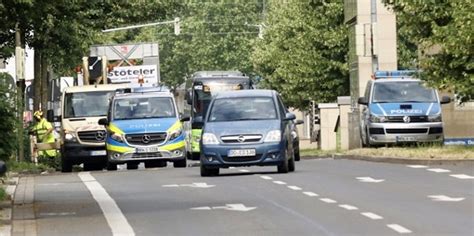 Polizei Bewacht Dortmunder Landgericht Mit Gleich 4 Streifenwagen Teams