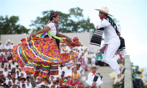 Oaxaca Mexique Une Danse Folklorique Groupe Ex Cute Des Danses De Huit