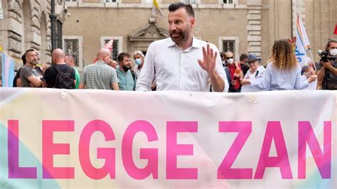 Ddl Zan la legge contro l omofobia è naufragata in Senato ora si