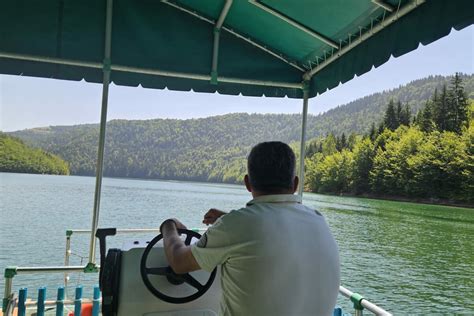 Zlatarsko Jezero U Srbiji Obara Rekorde Po Poseti Netaknuta Priroda