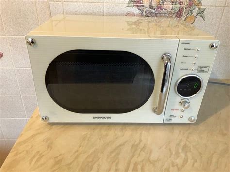 Daewoo Retro Cream Microwave 800W Immaculate | in Kippax, West Yorkshire | Gumtree