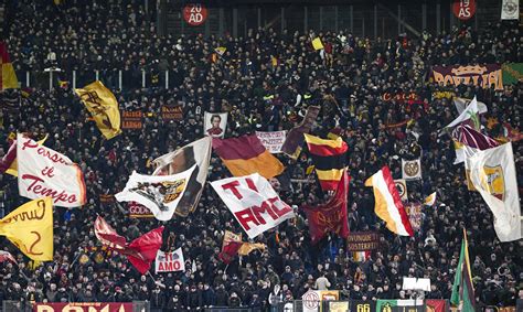 I Tifosi Della Roma Non Ci Stanno Panolada All Olimpico Per Il Caso