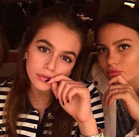 Kaia And A Friend Kaia Gerber Selfie Poses 90s Supermodel