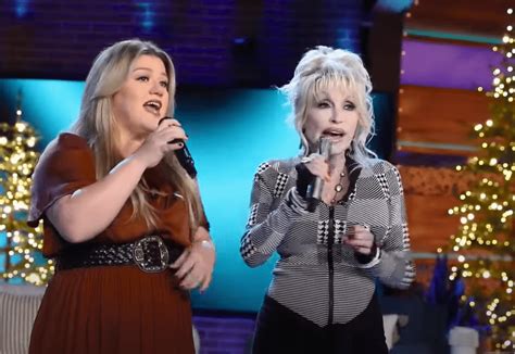 Watch Kelly Clarkson And Dolly Parton Take Fans Inside Rehearsals For