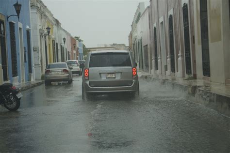 D A Del Padre Bajo El Agua Lluvias Torrenciales Causaron Afectaciones