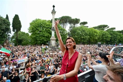 Vittoria Ferdinandi Vince Le Elezioni La Prima Donna Sindaca Di