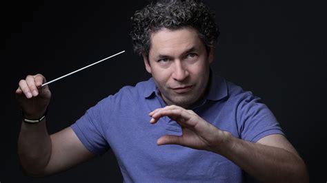 Le Chef D Orchestre Gustavo Dudamel Dirigera Le Philharmonique De New