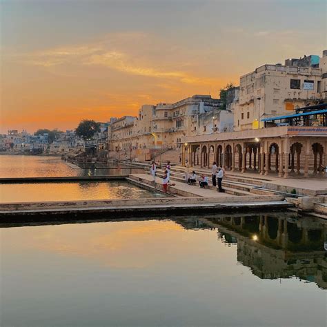 Pushkar Lake - History, Ghats & Aarti - Kahajaun