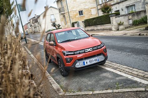 Fahrbericht Im neuen Dacia Spring auf Bordeaux Straßen