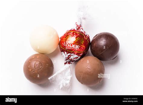 Lindt Lindor Assorted Chocolate Truffles Stock Photo: 68242312 - Alamy