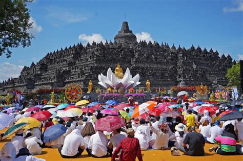 Indonesians Celebrate Vesak Day At Worlds Largest Buddhist Temple