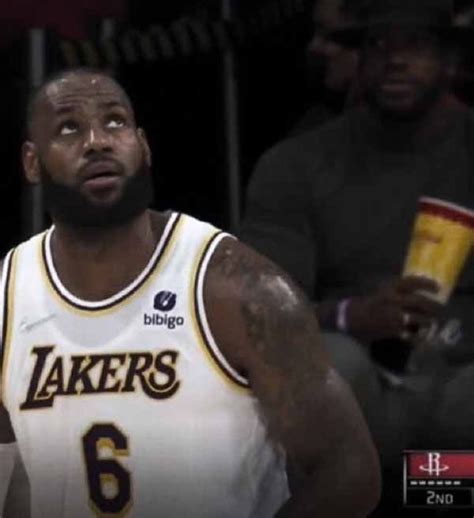 NBA Clone De LeBron James Visto Em Jogo Do Lakers Tem Identidade Revelada