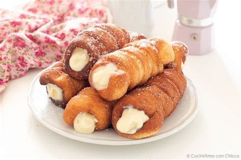 Cannoli Alla Crema Ricetta Facile Cuciniamo Con Chicca