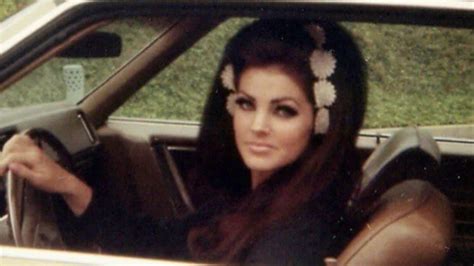 La joya oculta de Priscilla Presley así luce el primer coche que le