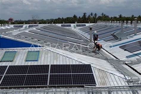 Plts Di Atap Pabrik Danone Aqua Di Bali Antara Foto