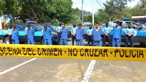 Agentes Policiales Detienen A Delincuentes Por Cometer Delitos De