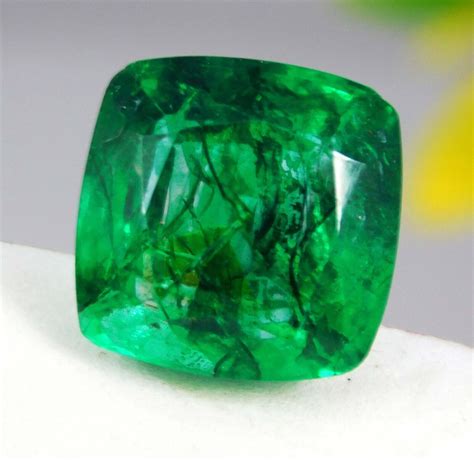 Émeraude verte colombienne naturelle certifiée 9 85 ct pierre