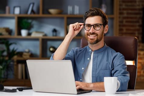 Premium Photo Handsome Male Businessman Manager Working Behind A