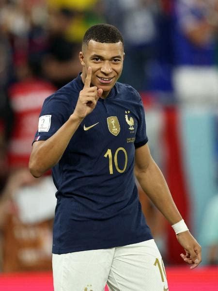 Copa do Mundo Mbappé já é o 2º maior artilheiro da França na história