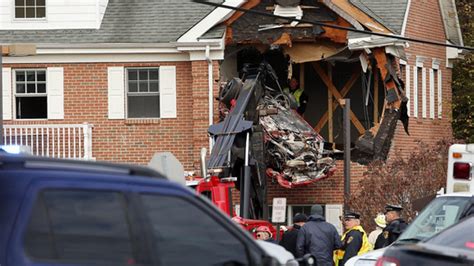 2 Dead After Porsche Crashes Into A Building S Second Floor