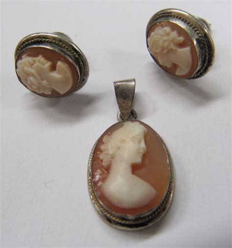 Vintage Handmade Italian Shell Cameo Set Pierced Earrings Pendant Pink