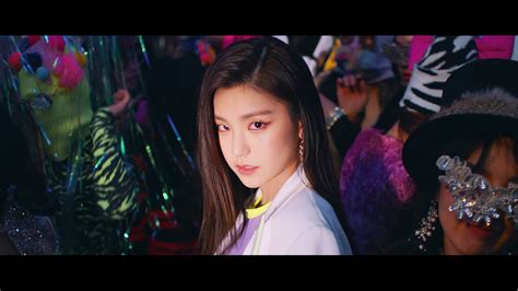 Itzy Wannabe Mv Screencaps And Whos Who K Pop Database