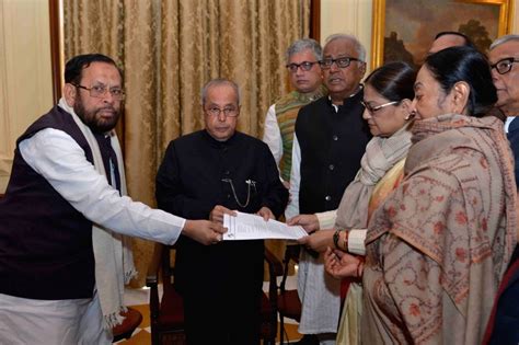 Trinamool Congress leaders calls on President Mukherjee