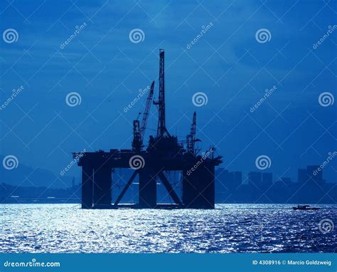 Piattaforma Petrolifera Fotografia Stock Immagine Di Perforare