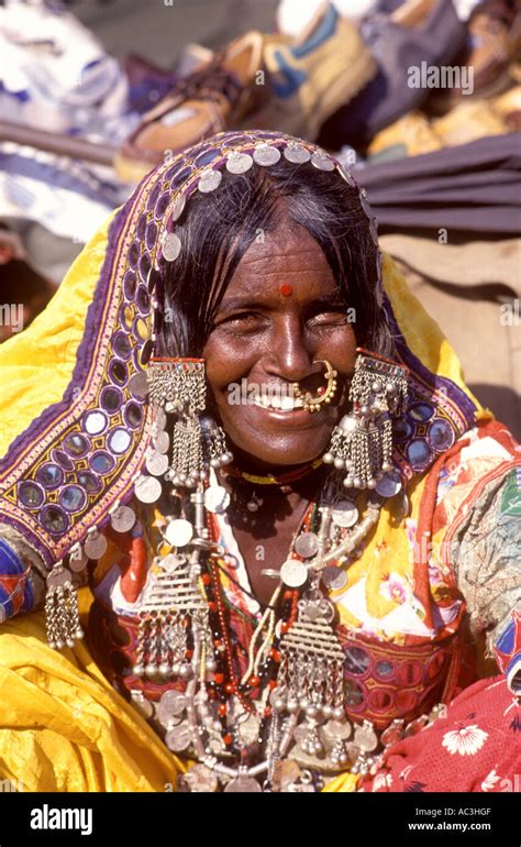 Goa Goan Woman In Colourful Costume Stock Photo Alamy