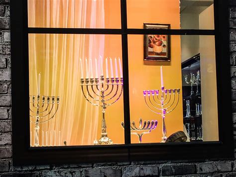 How to Light the Hanukkah Menorah | My Jewish Learning