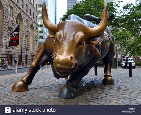 New York Bull Sculpture Stock Photos & New York Bull Sculpture Stock Images - Alamy