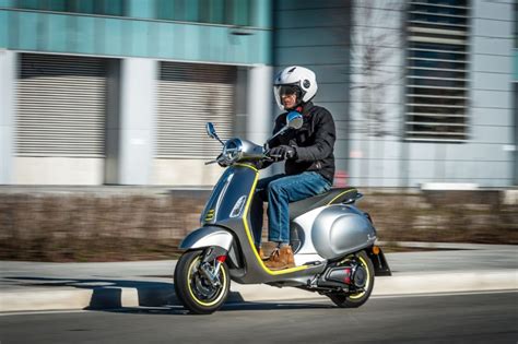 Piaggio Vespa Elettrica Km H La Prova Il Prezzo Autonomia