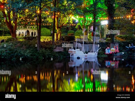 Matlock, UK. 11th Sep, 2017. Matlock Bath Illuminations season begins. Decorated boats on the ...