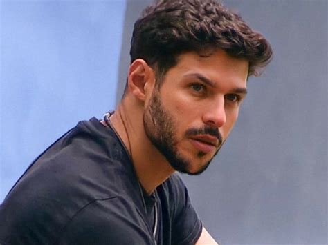 Rodrigo Mussi fica pelado no BBB22 e nude empolga fãs